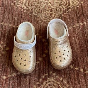 CROCS Girls size J3 (size 3 girls).